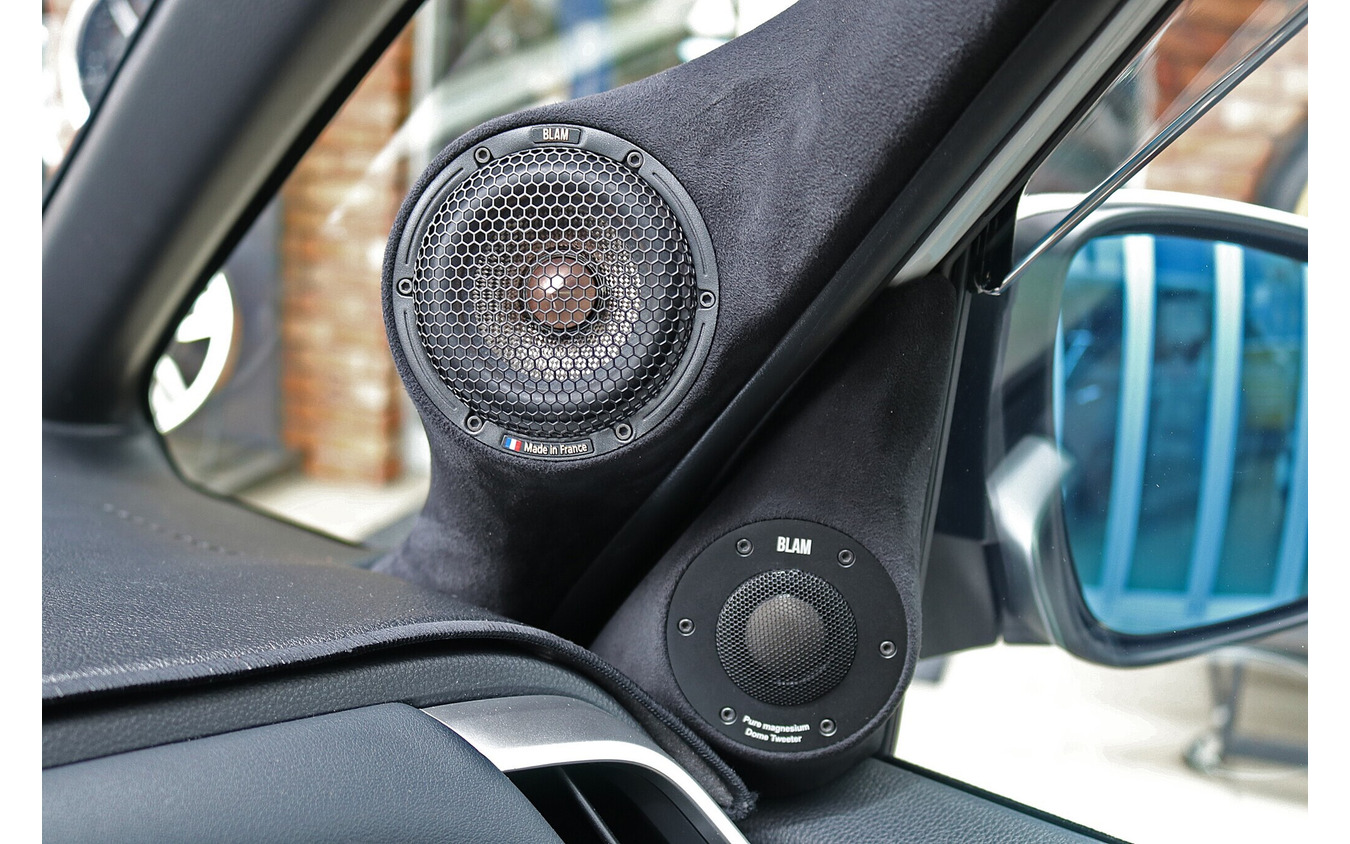 フロントスピーカーの取り付け、特にAピラー/ドアミラー裏のミッドレンジ/ツイーターがお気に入りポイントとなった。