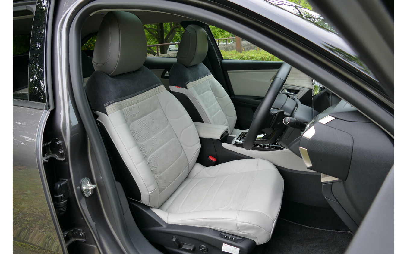 シトロエンC5 X HYPNOS PLUG-IN HYBRID