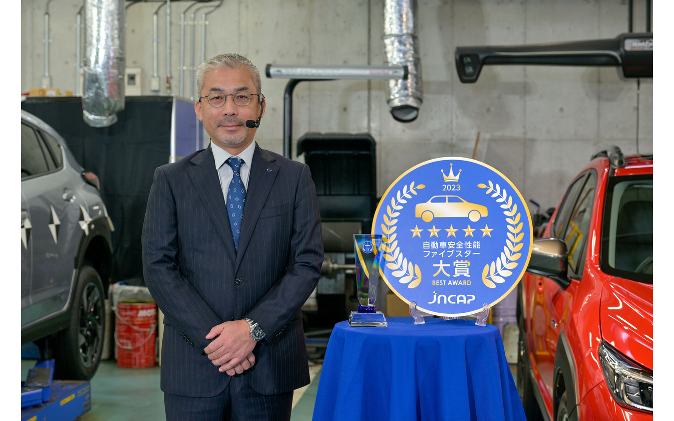 スバル 商品事業本部の只木克郎プロジェクトゼネラルマネージャー。「スバルの開発思想が総合的に評価いただけた」と喜びを語った