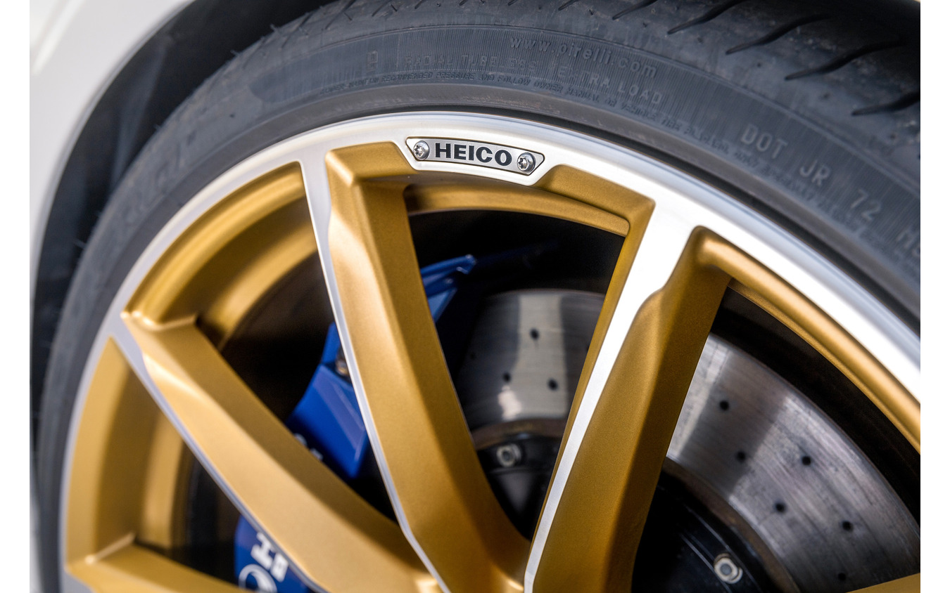 HEICO SPORTIV VOLUTION X ゴールドブロンズマット装着例