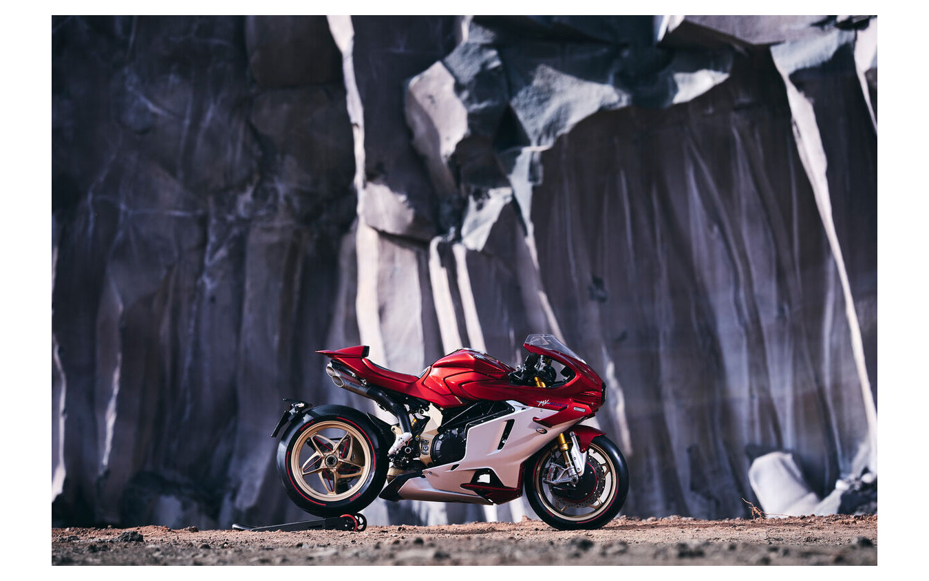 MVアグスタの新型スーパースポーツ「スーパーヴェローチェ1000・セリエ・オロ」
