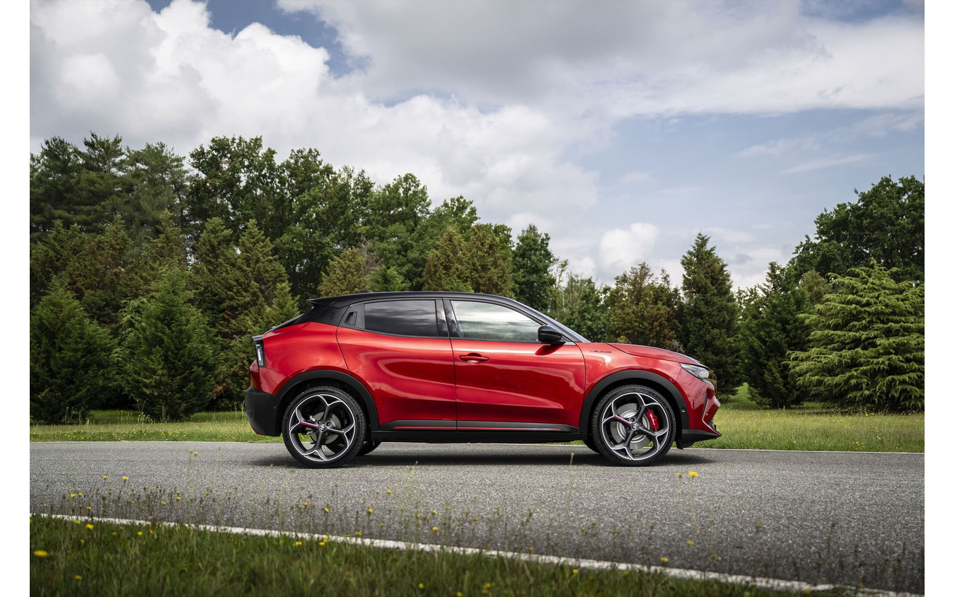 「ジュニア・ヴェローチェ」は「4C」、「8C」、「ジュリアGTA」を生み出したチームによって開発された。