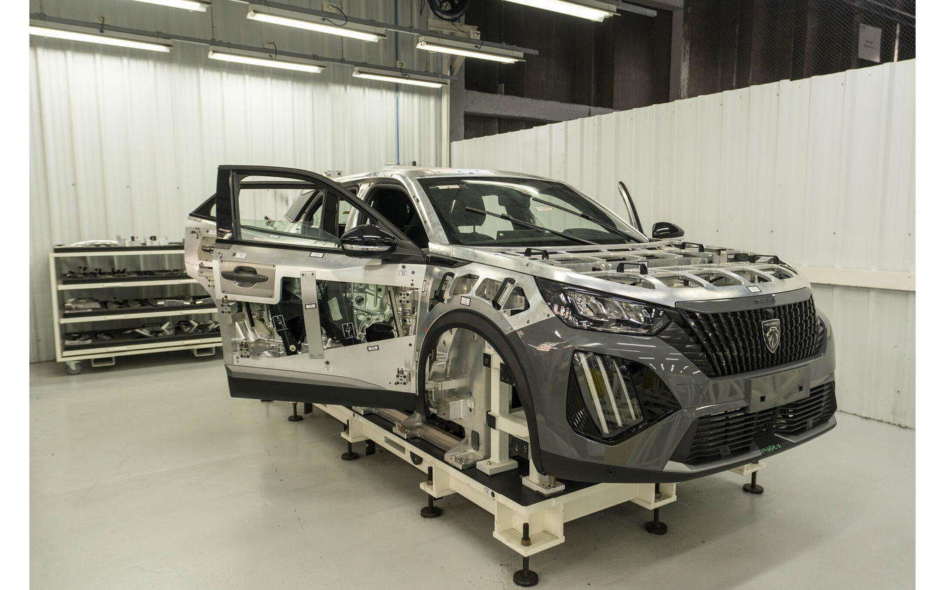 ステランティスのアルゼンチン工場で生産が開始されたプジョー2008新型