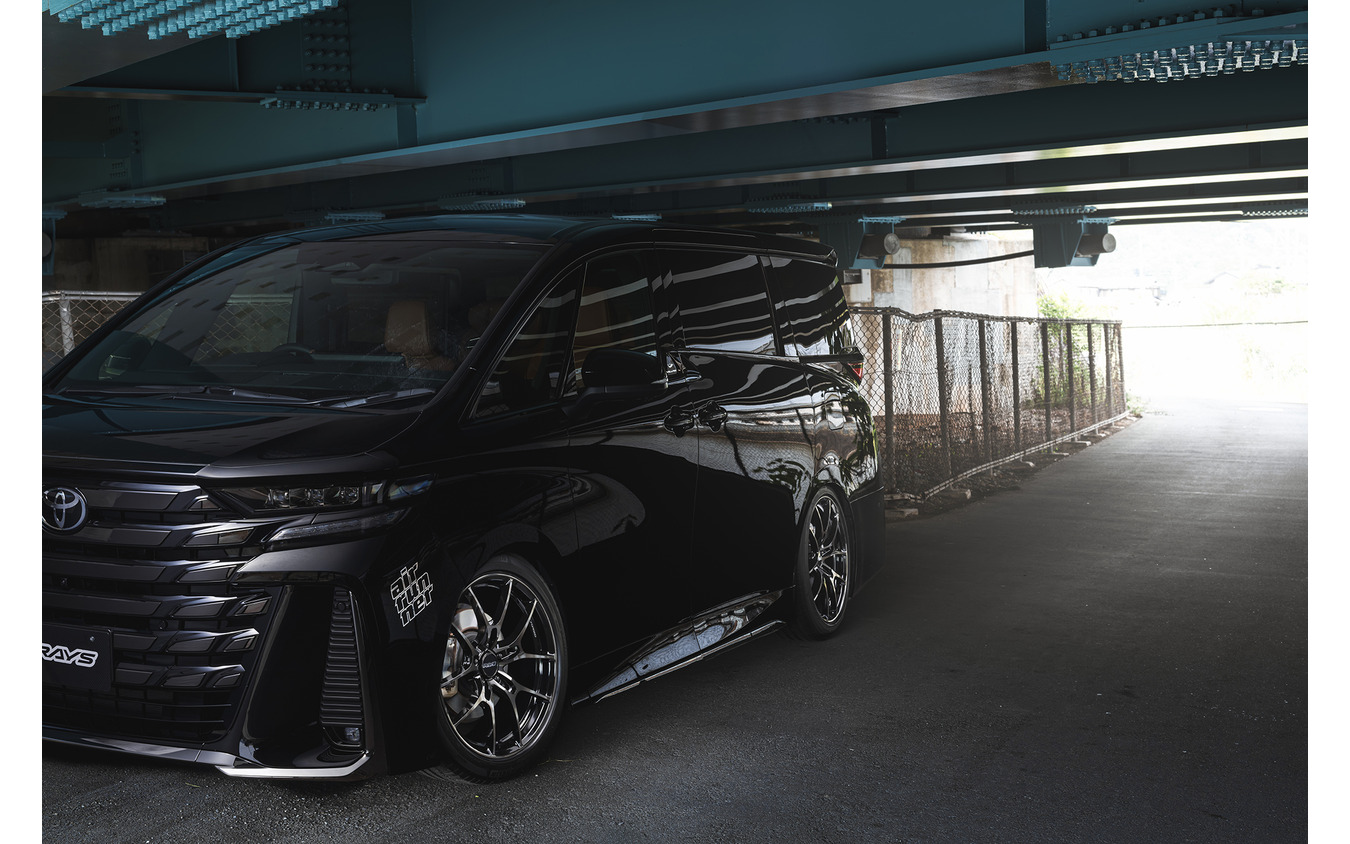 VOLK RACING『G025 LTD』 x トヨタ ヴェルファイア
