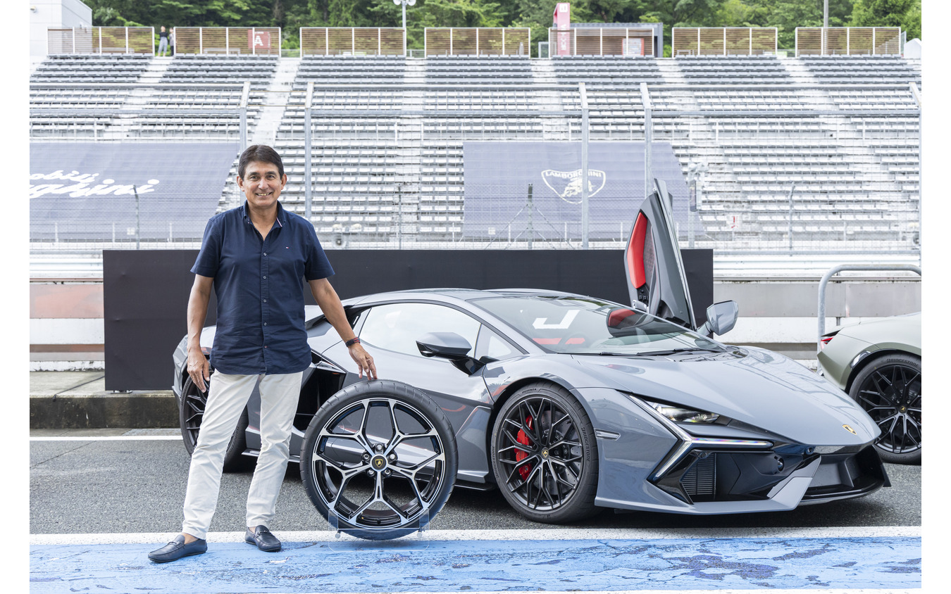 ブリヂストン「POTENZA SPORT」を装着したランボルギーニ『レヴエルト』と鈴木亜久里氏