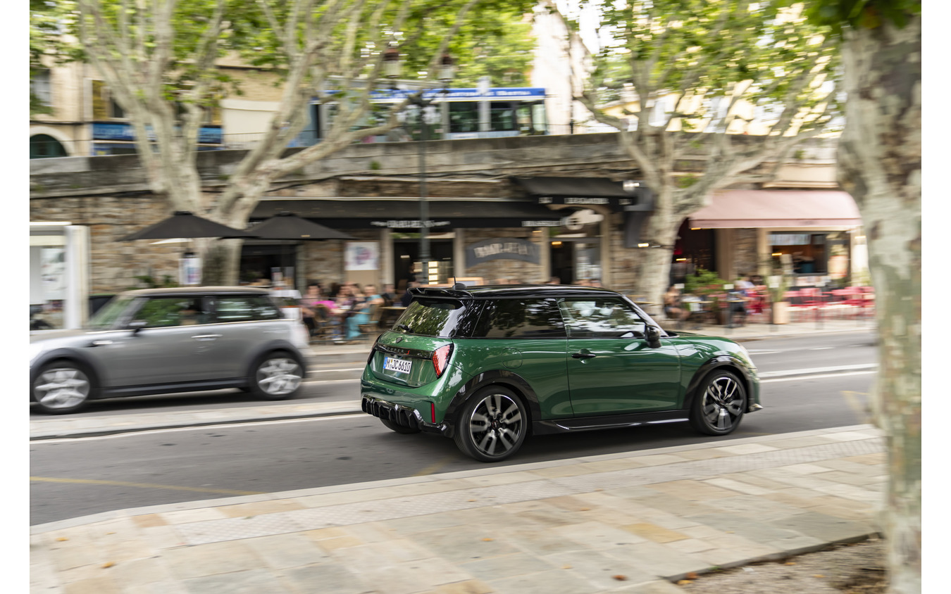 MINIハッチバック新型の『クーパーS』の「JCW」仕様