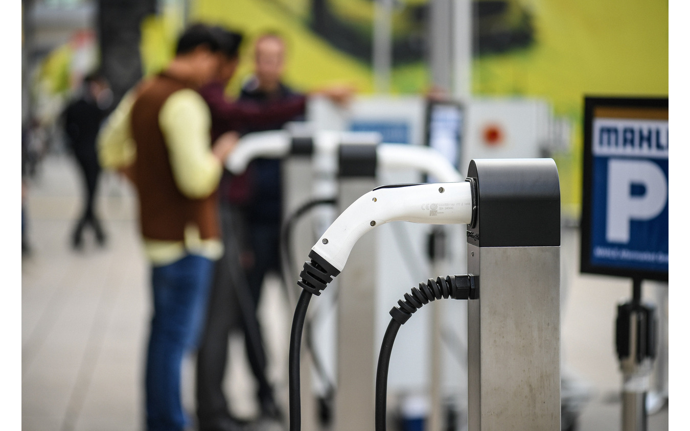 Charging station for electric cars