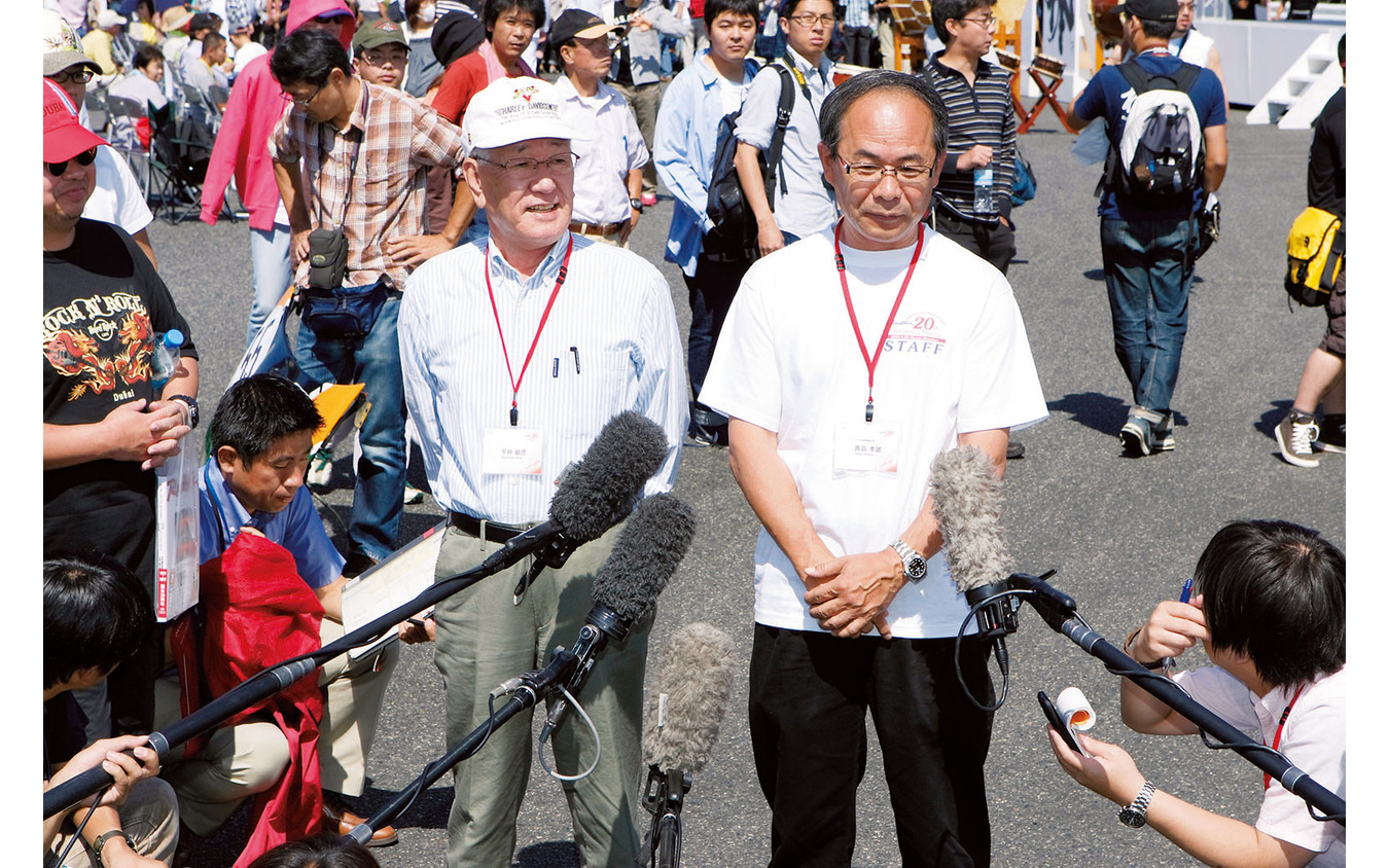 平井敏彦氏(向かって左)と貴島孝雄氏