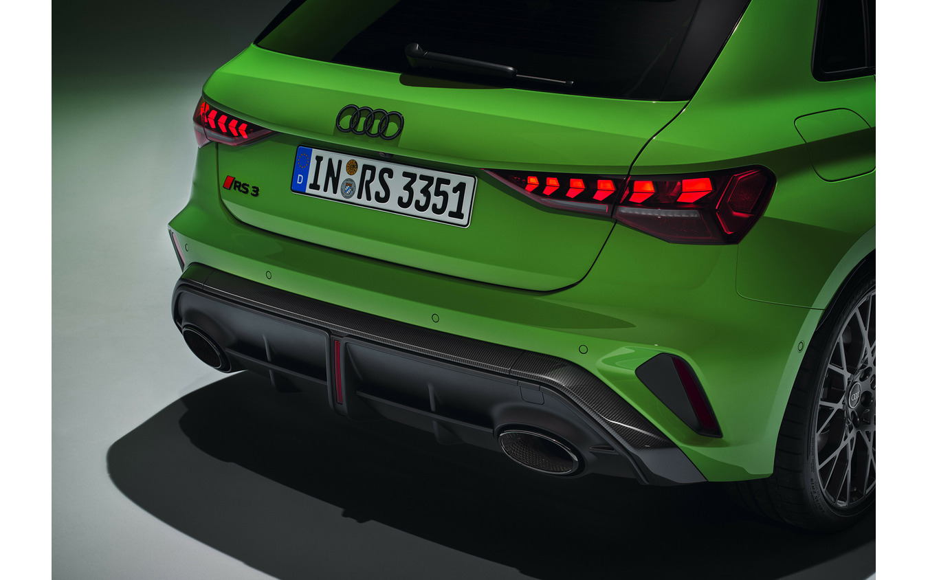 アウディ RS 3 スポーツバック新型