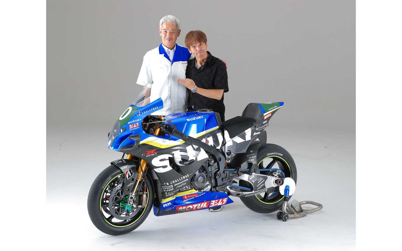 チームディレクターである佐原伸一氏(左)と筆者・青木タカオ(右)