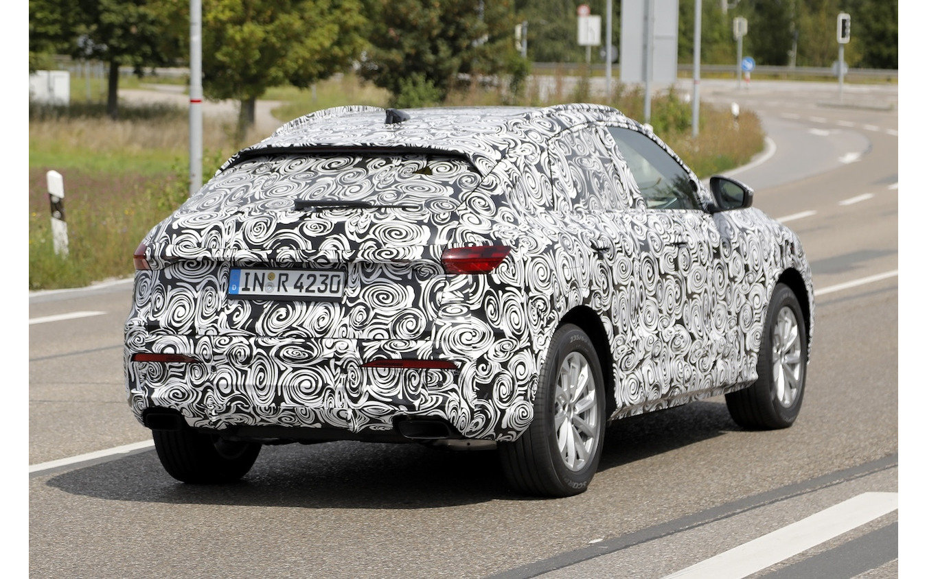 アウディ Q5スポーツバック 次期型プロトタイプ