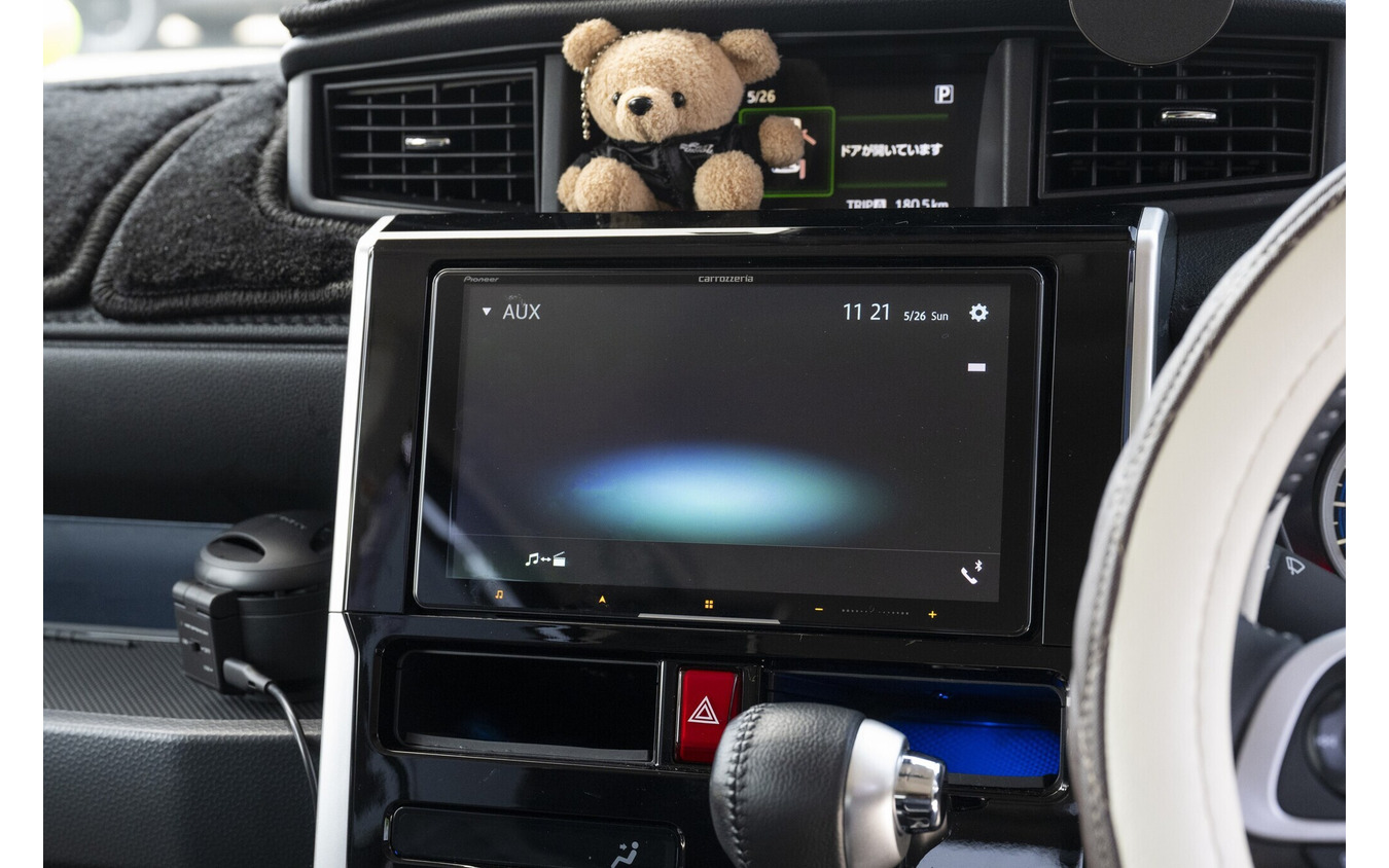車載のメインユニットとしてはサイバーナビを用いる。高音質と普段使いの良さを兼ね備えたハイエンドカーナビだ。