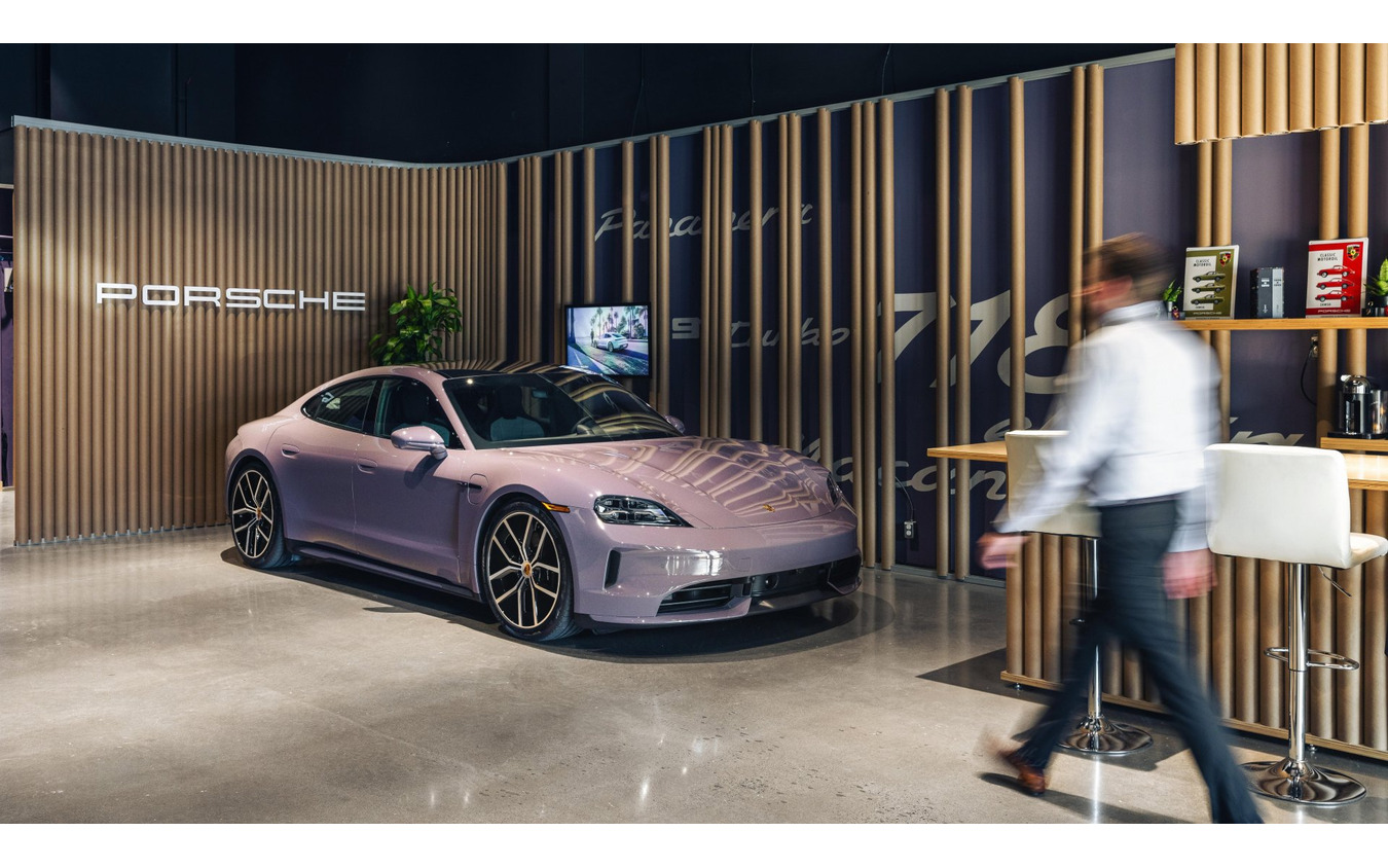 カナダでオープンした「ポルシェNOW」