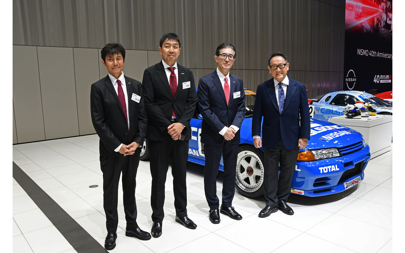 左から日産モータースポーツ＆カスタマイズの田中利和氏、同・木賀新一氏、同・片桐隆夫氏、STMO（スーパー耐久未来機構）として招かれた豊田章男トヨタ自動車会長