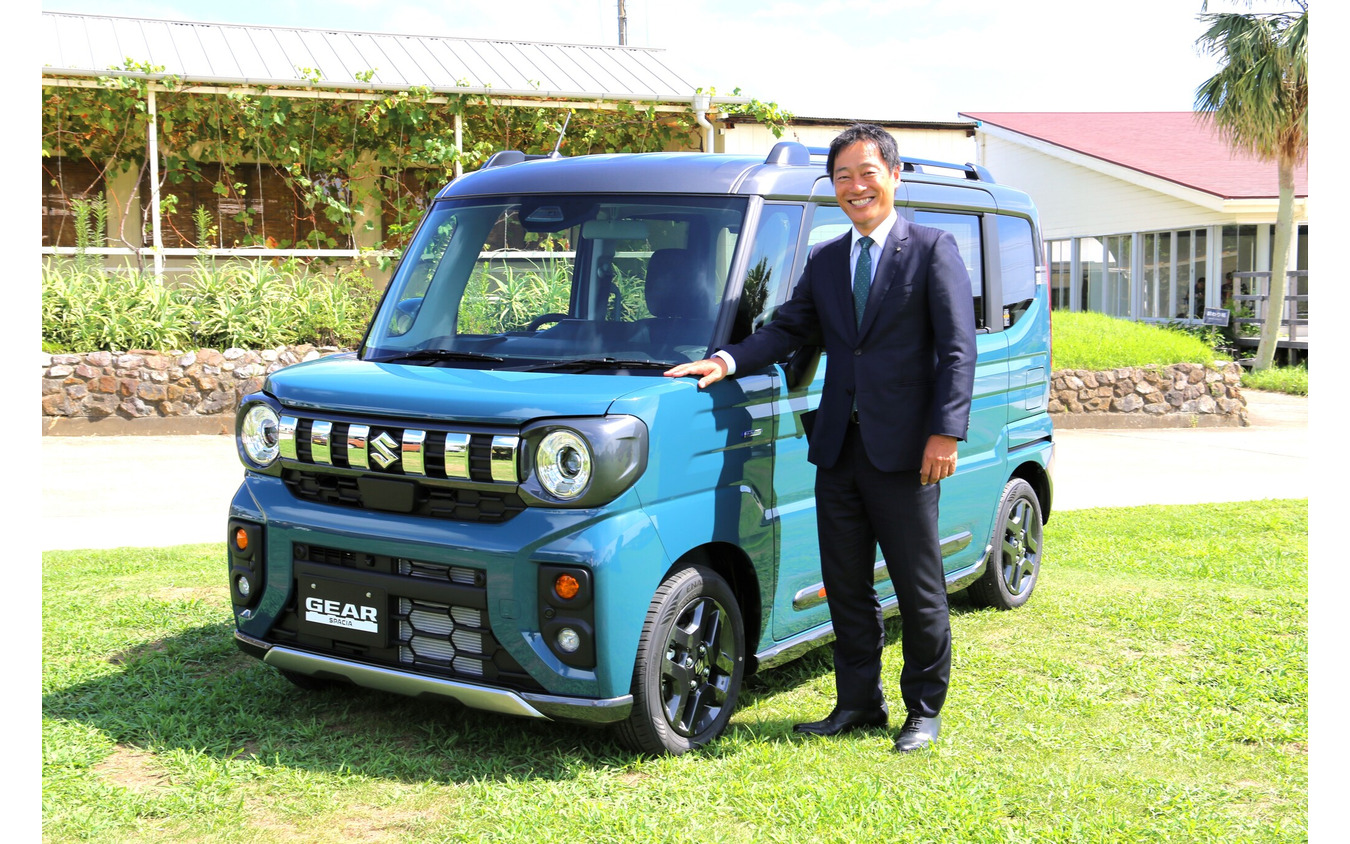 新型スペーシアギアとスズキ商品企画本部四輪軽・A商品統括の鈴木猛介さん