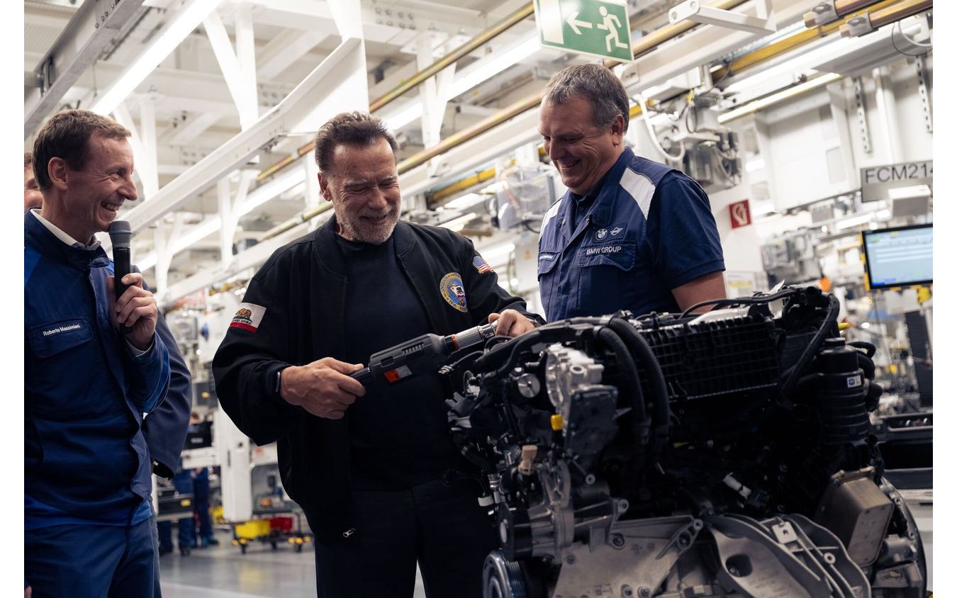 アーノルド・シュワルツェネッガー氏の立ち合いの下、BMWグループのオーストリア工場が再生可能エネルギーへ完全移行