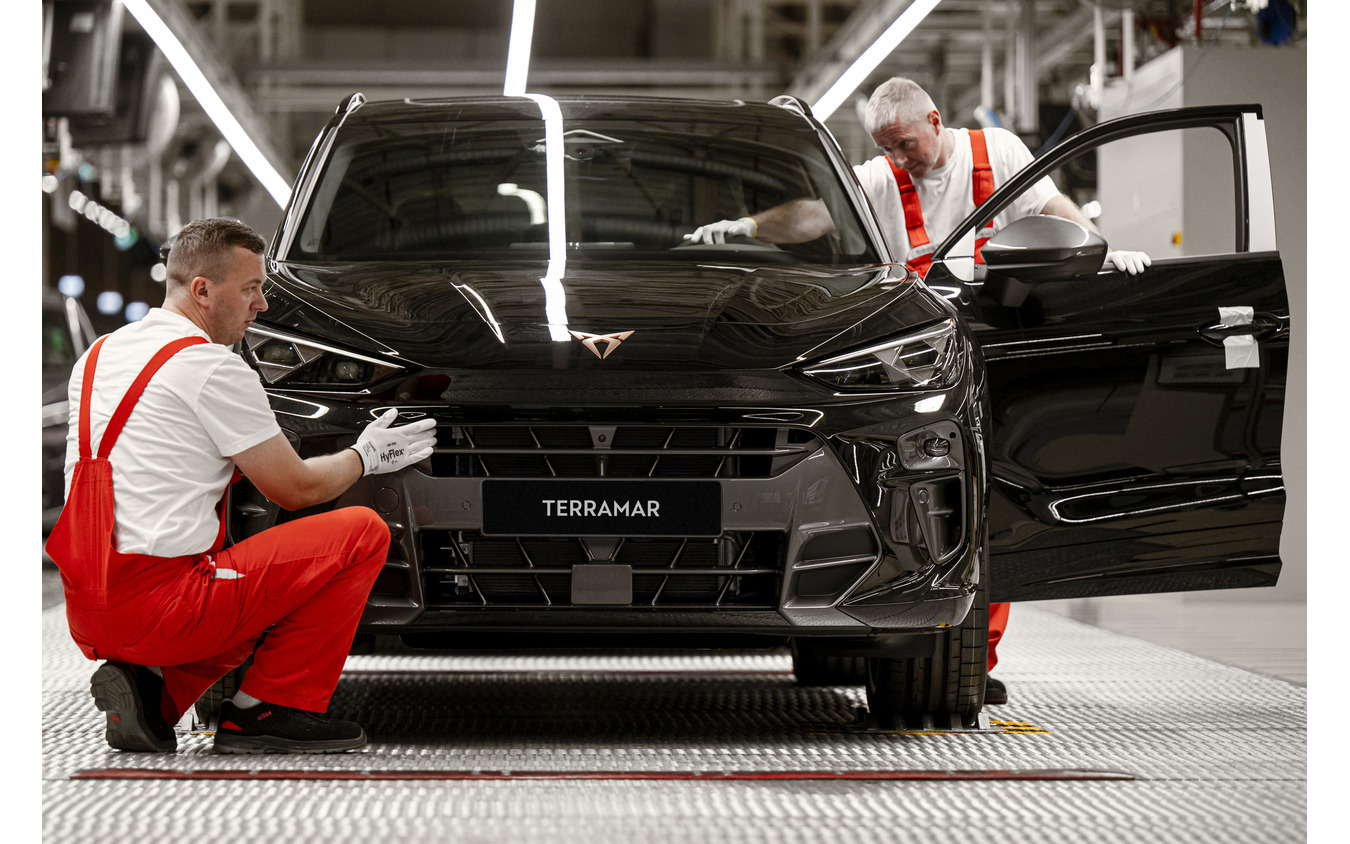 アウディのハンガリー工場で生産が開始されたセアト「クプラ」の新型SUV『テラマール』