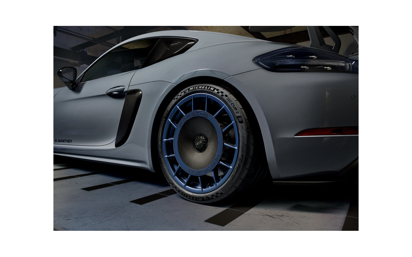 ポルシェ『718ケイマンGT4』『911 GT3』対応のマンタイパフォーマンスキット