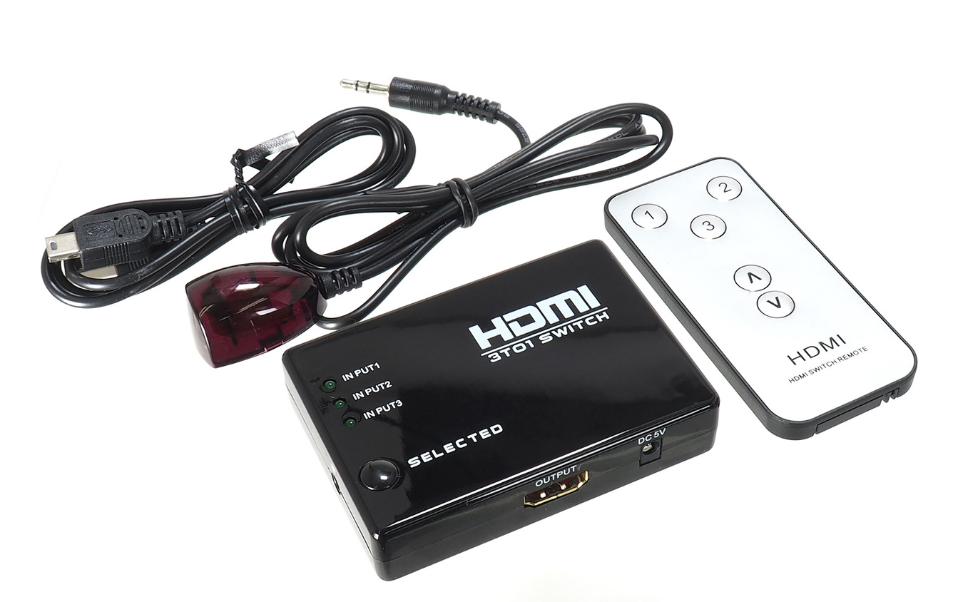 「HDMI分配セレクター」の一例(ビートソニック・IF21A)。