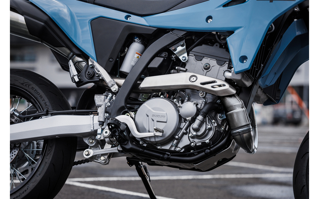 スズキの新型スーパーモト『DR-Z4SM』