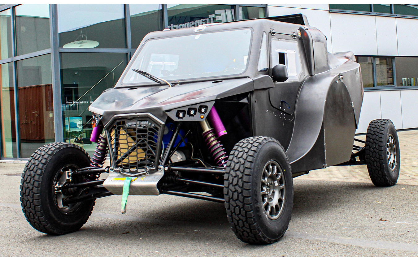 外装仕上げを待つHySE-X2(実車)