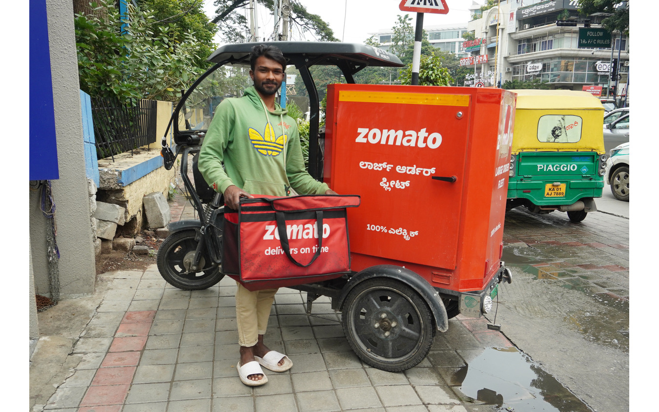 フードデリバリー大手の「zomato」でもMBSIの車両が活躍している