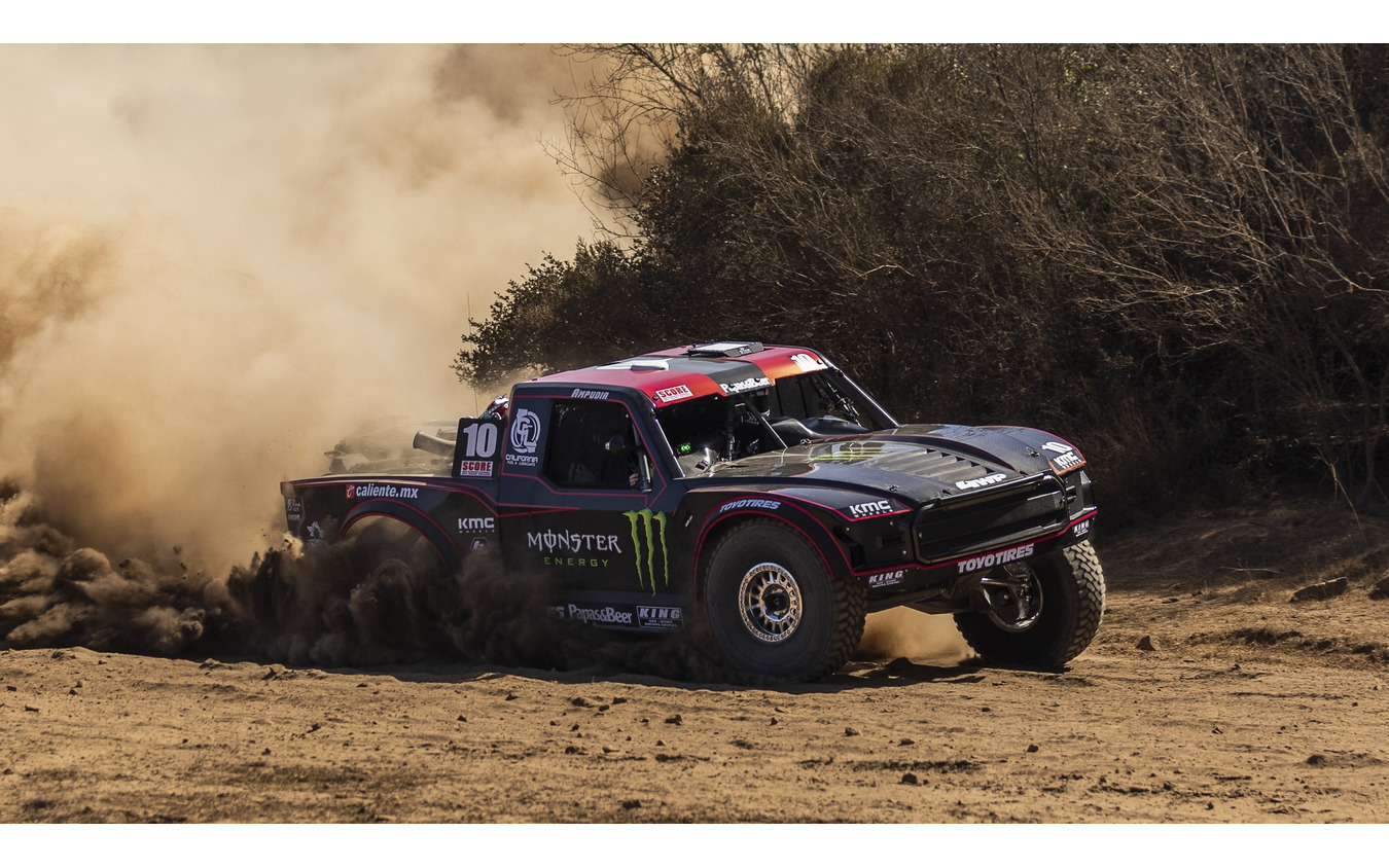 SCORE World Desert Championship 年間チャンピオン / アラン・アンプディア選手 (Dr)