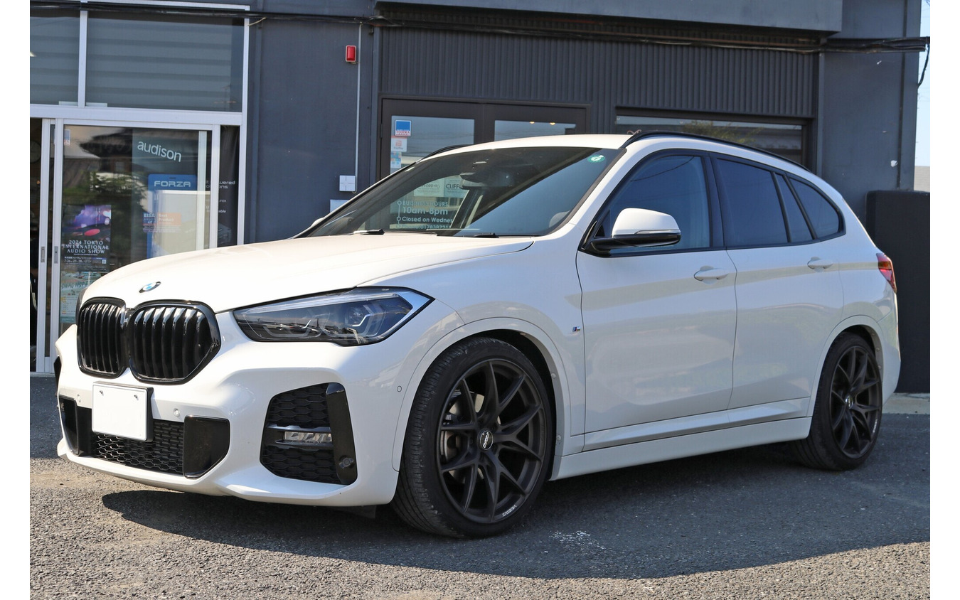 音響特性の良さやラゲッジサイズなども考慮してベース車にBMW X1を選んだのはベテランユーザーならではの視点だろう。