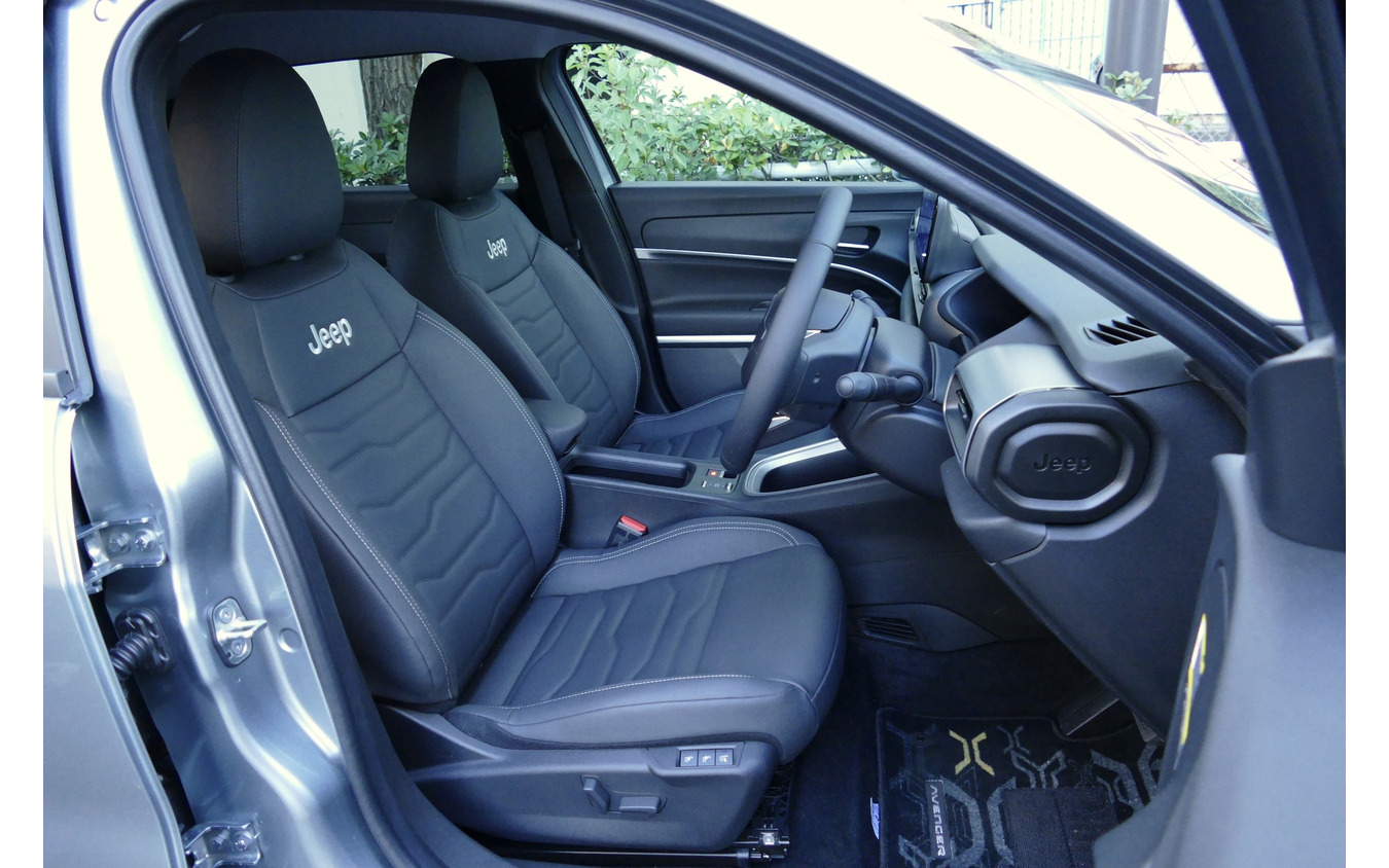 ジープ アベンジャー アティテュード(JEEP Avenger Altitude)