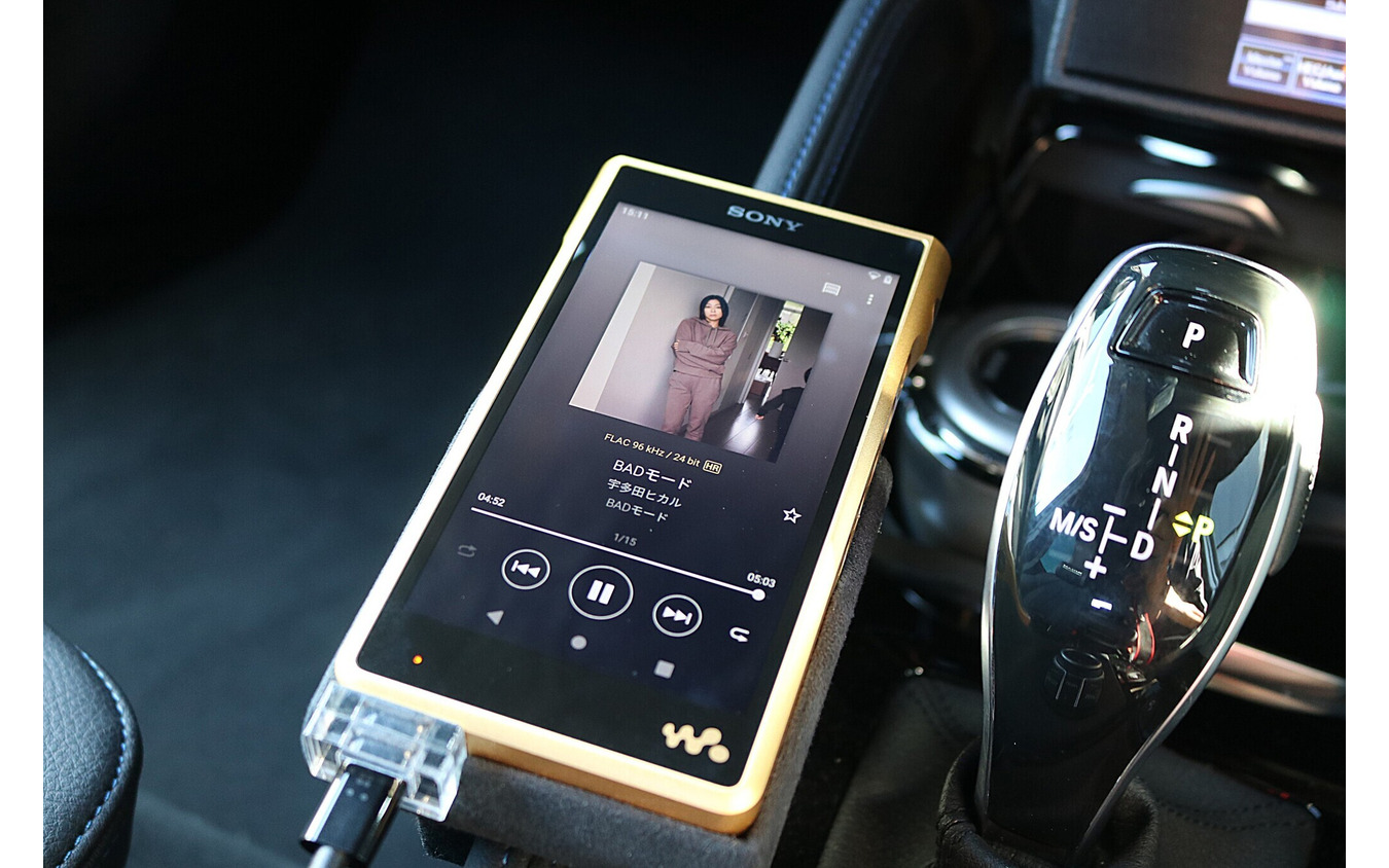 音楽プレイヤーに用いるのはDAP、高音質で定評のあるウォークマンのNW-MW1ZM2を用いて高音質な再生を行っている。