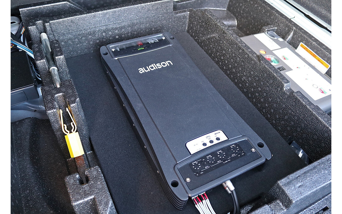 パワーアンプには1ボディに5.1チャンネルを搭載するオーディソンのAV-5.1Kをチョイス。サウンドもスペース効率も魅力。