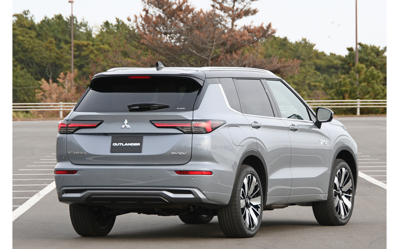 三菱 アウトランダーPHEV