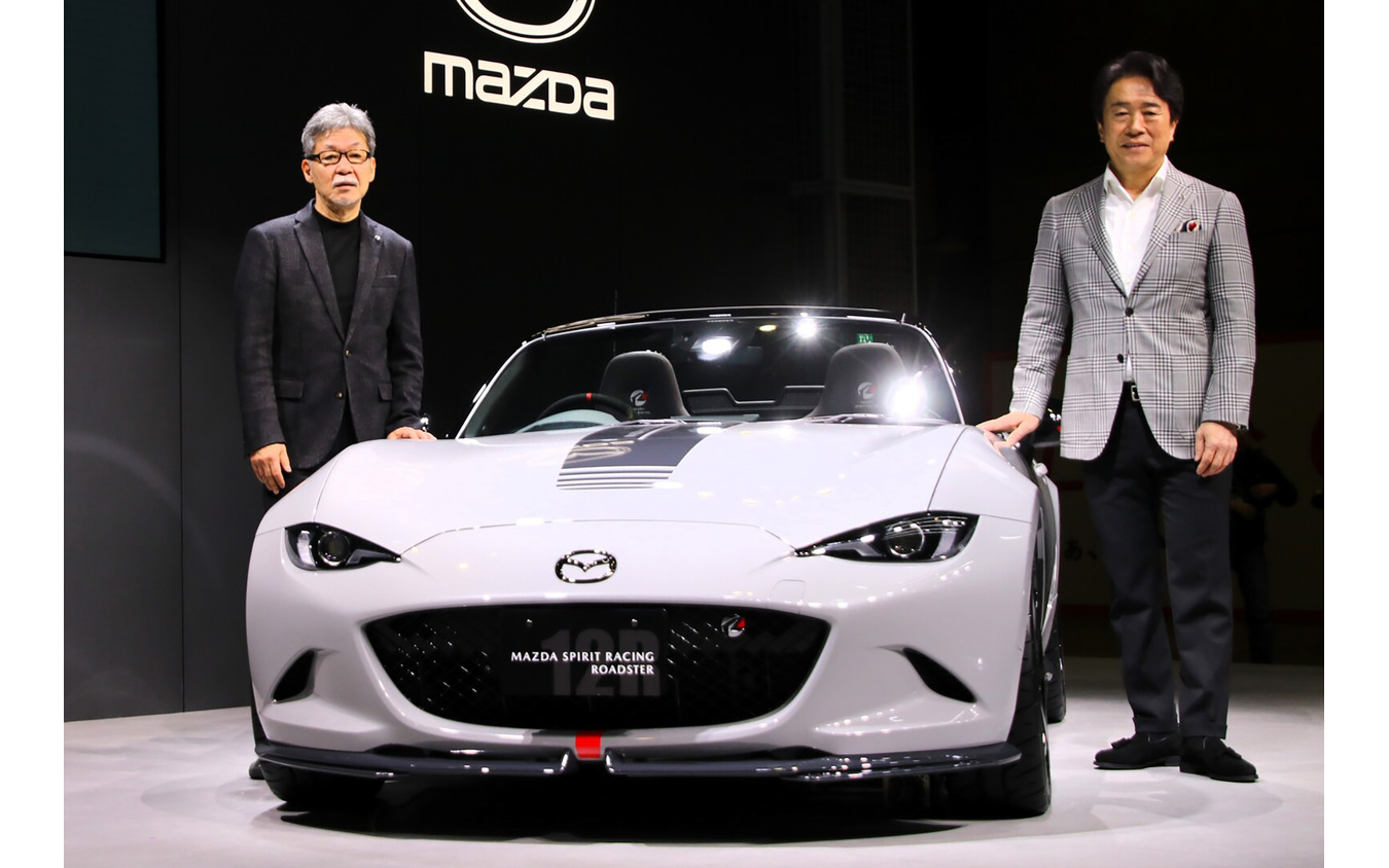マツダ代表取締役社長兼CEOの毛籠勝弘氏(右)とマツダシニアフェローブランドデザイン兼MAZDA SPIRIT RACING代表の前田育男氏
