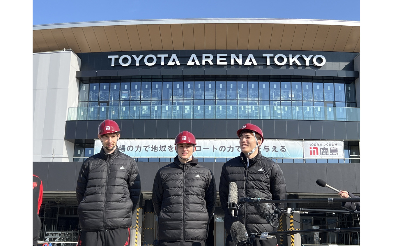 トヨタアルバルク東京のライアン・ロシター選手、テーブス海選手、安藤周人選手。「早くプレーしたい」「施設全体が魅力的で楽しみ」とコメント