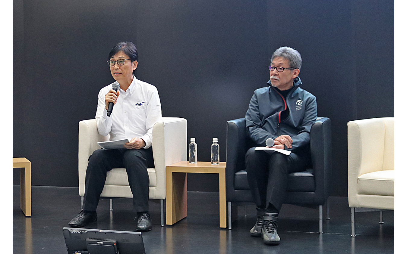 SUBARU Team SDA Engineering代表 本井雅人氏(左)、マツダ MAZDA SPIRIT RACING代表 前田育男氏(右)