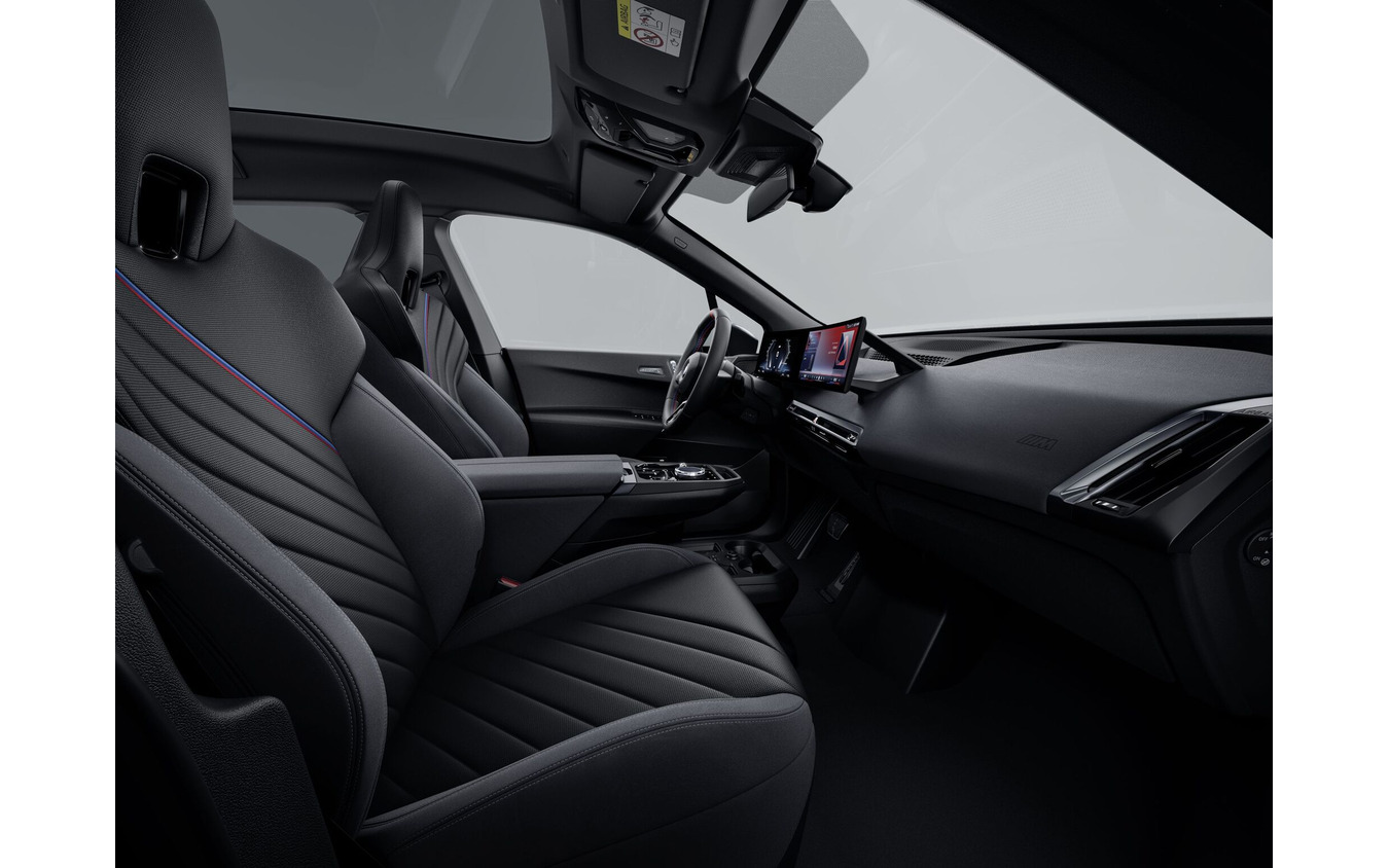 BMW『iX』改良新型の「M70 xDrive」