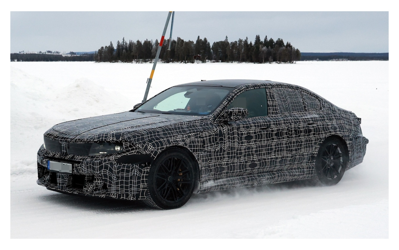 BMW M5セダン 改良新型のプロトタイプ