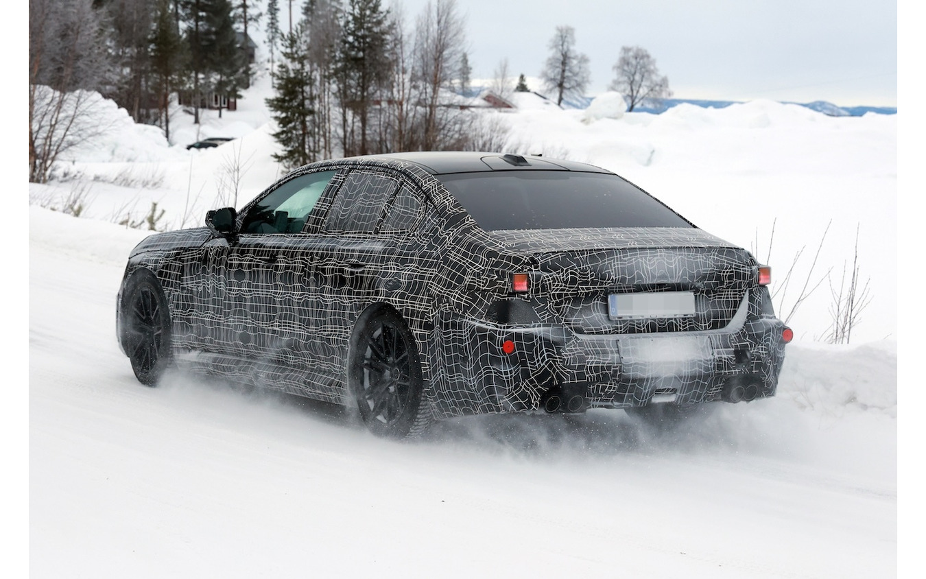 BMW M5セダン 改良新型のプロトタイプ