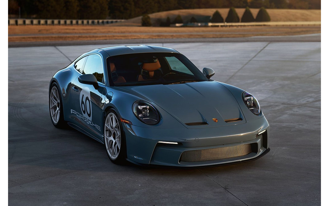 ポルシェの60周年記念限定車『911 S/T』