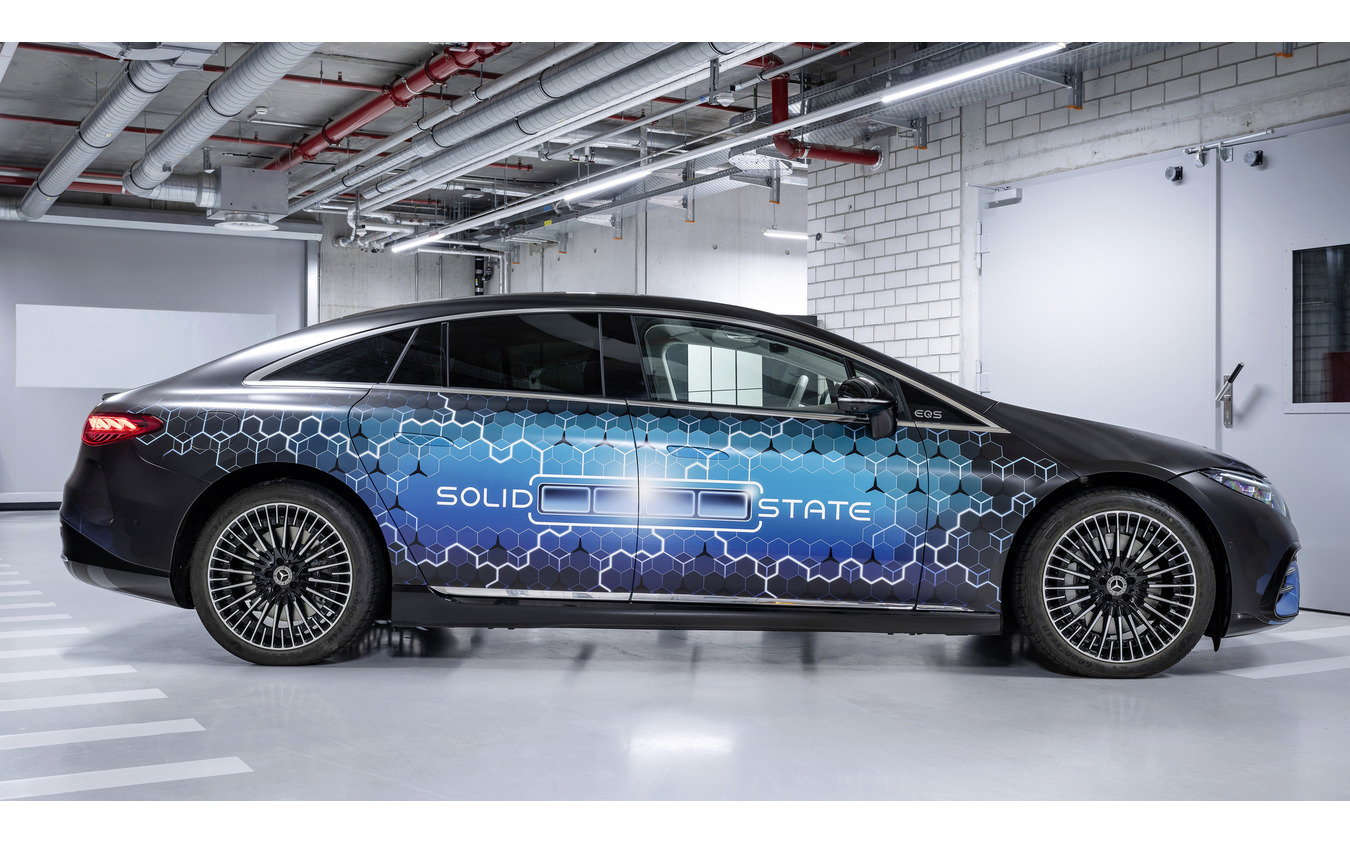 全固体電池を搭載したメルセデスベンツ『EQS』ベースの試作車