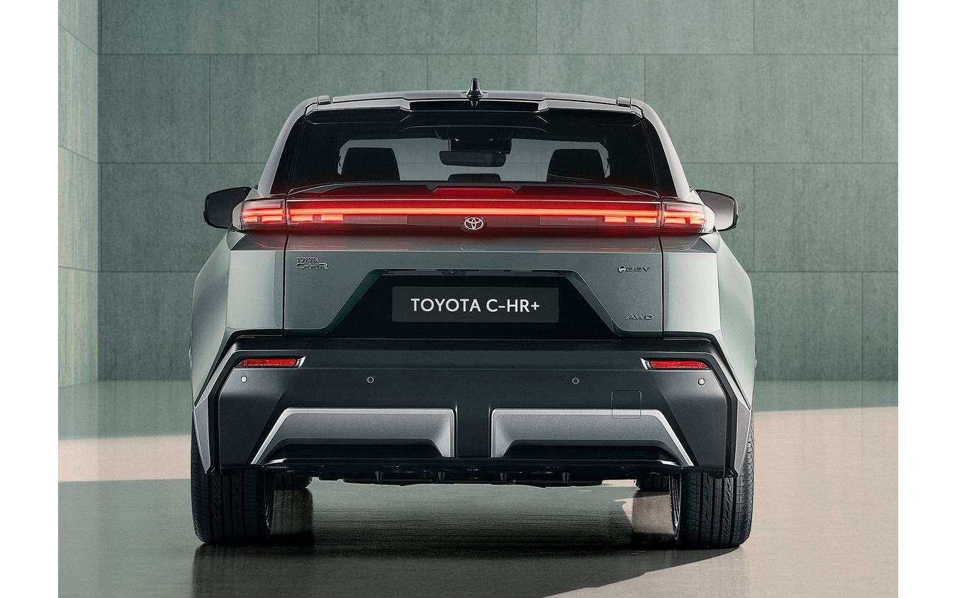 トヨタ C-HR+