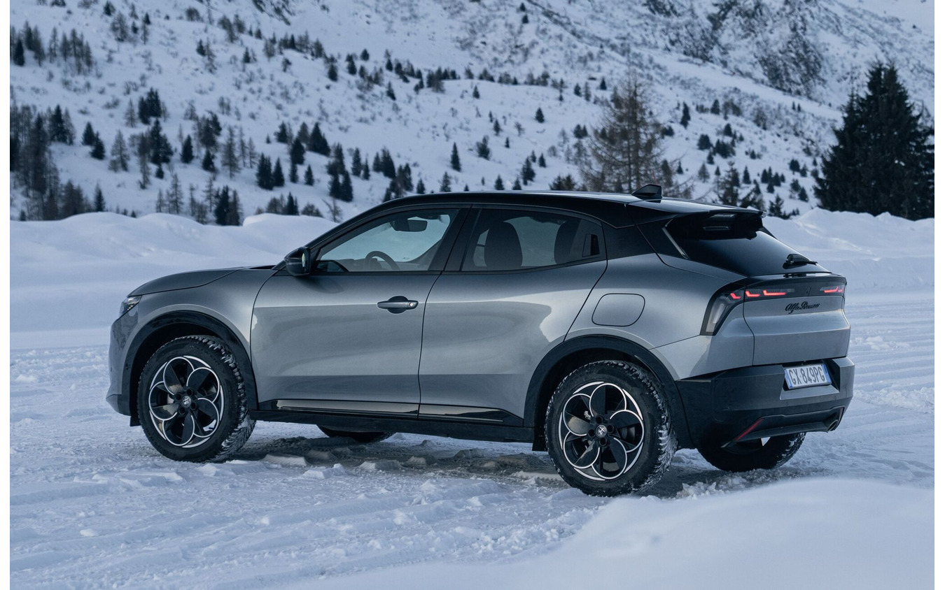アルファロメオ『ジュニア』のハイブリッド4WD「イブリダQ4」