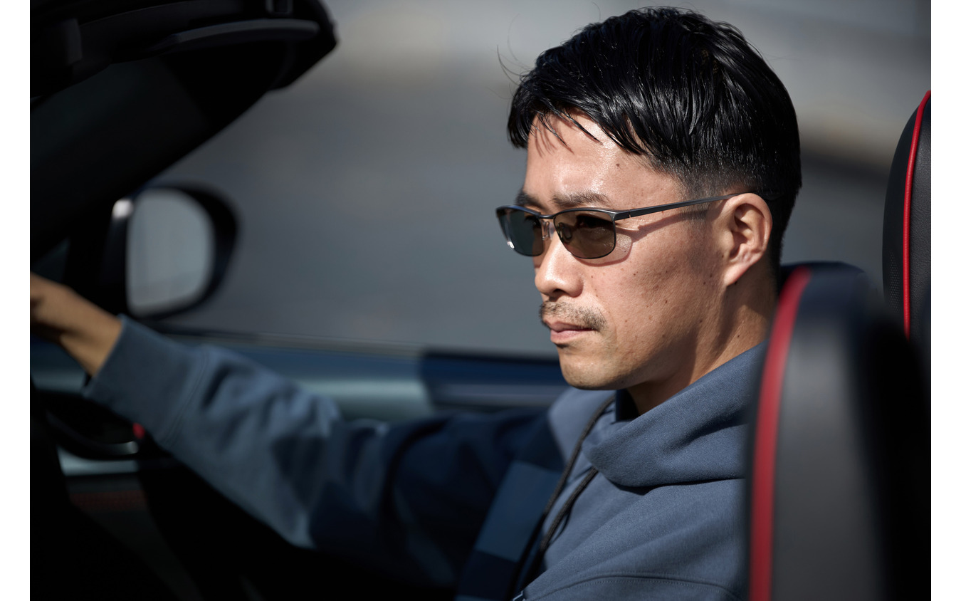 マツダとJINSが共同開発した「MAZDA SPIRIT RACINGドライビングサングラス」