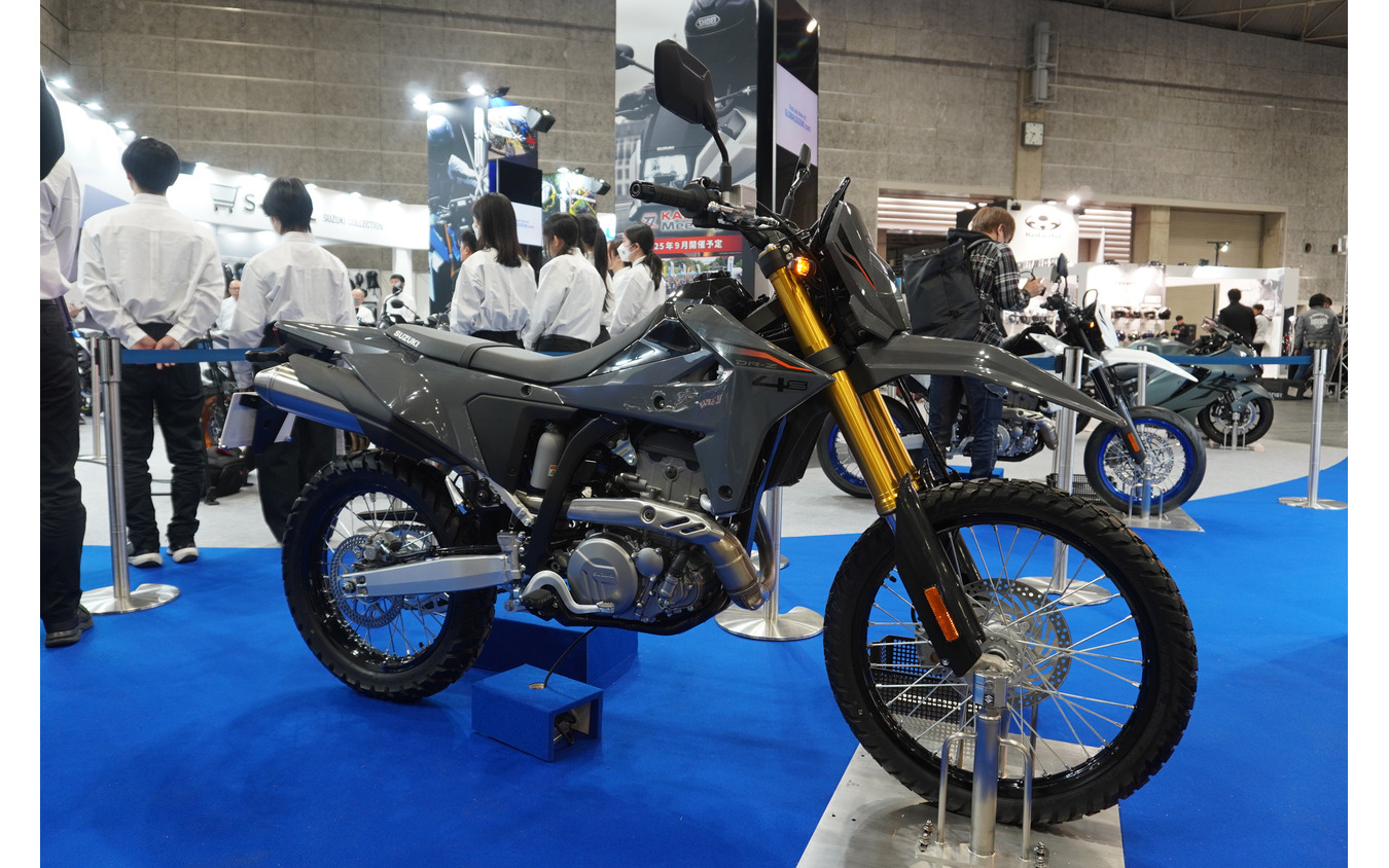 スズキ DR-Z4Sのローシート仕様(大阪モーターサイクルショー2025)