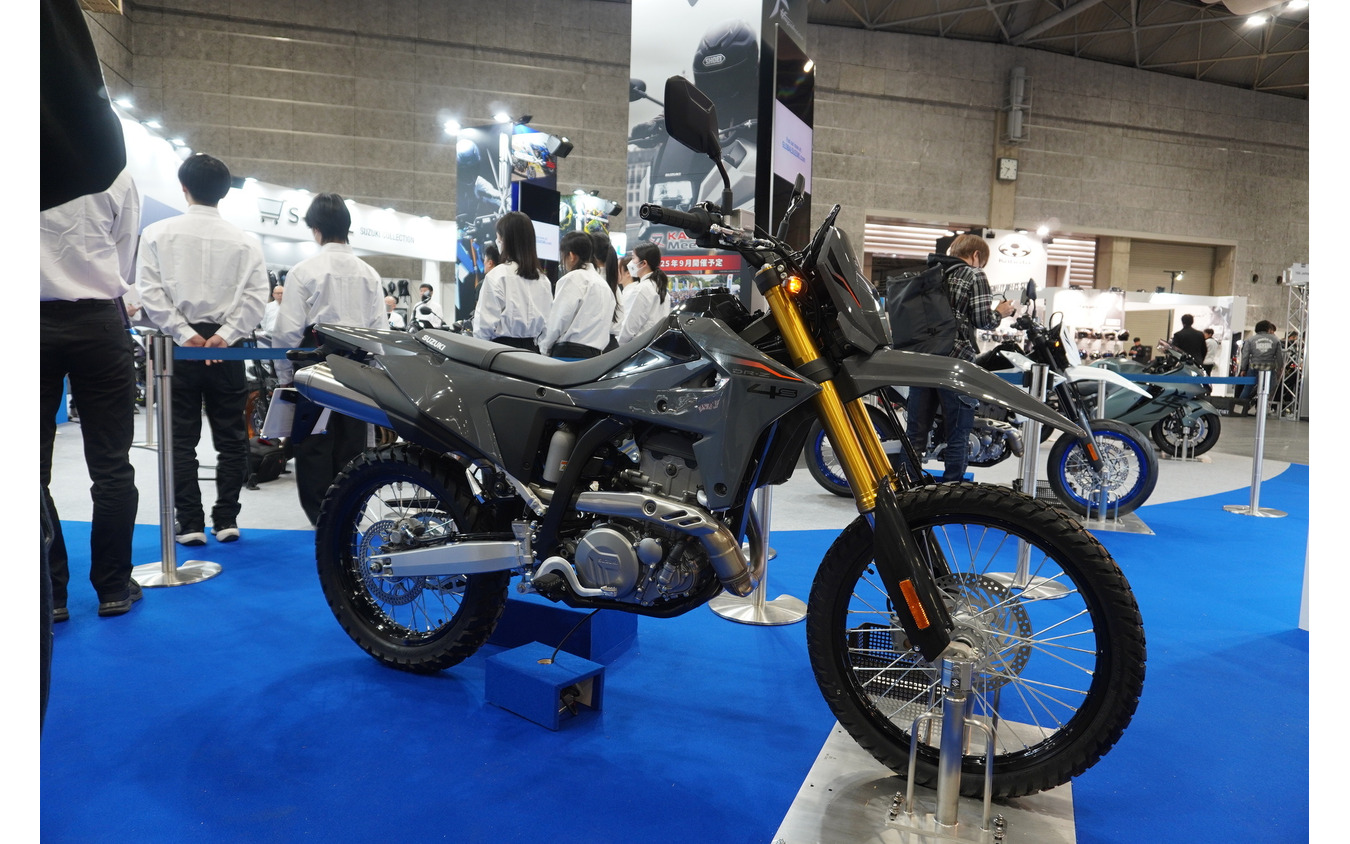 ローシート仕様のスズキ DR-Z4S(大阪モーターサイクルショー2025)