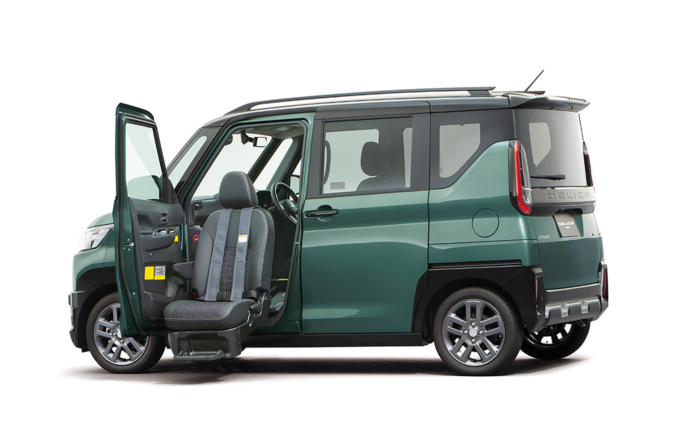 三菱デリカミニ「助手席ムービングシート仕様車」