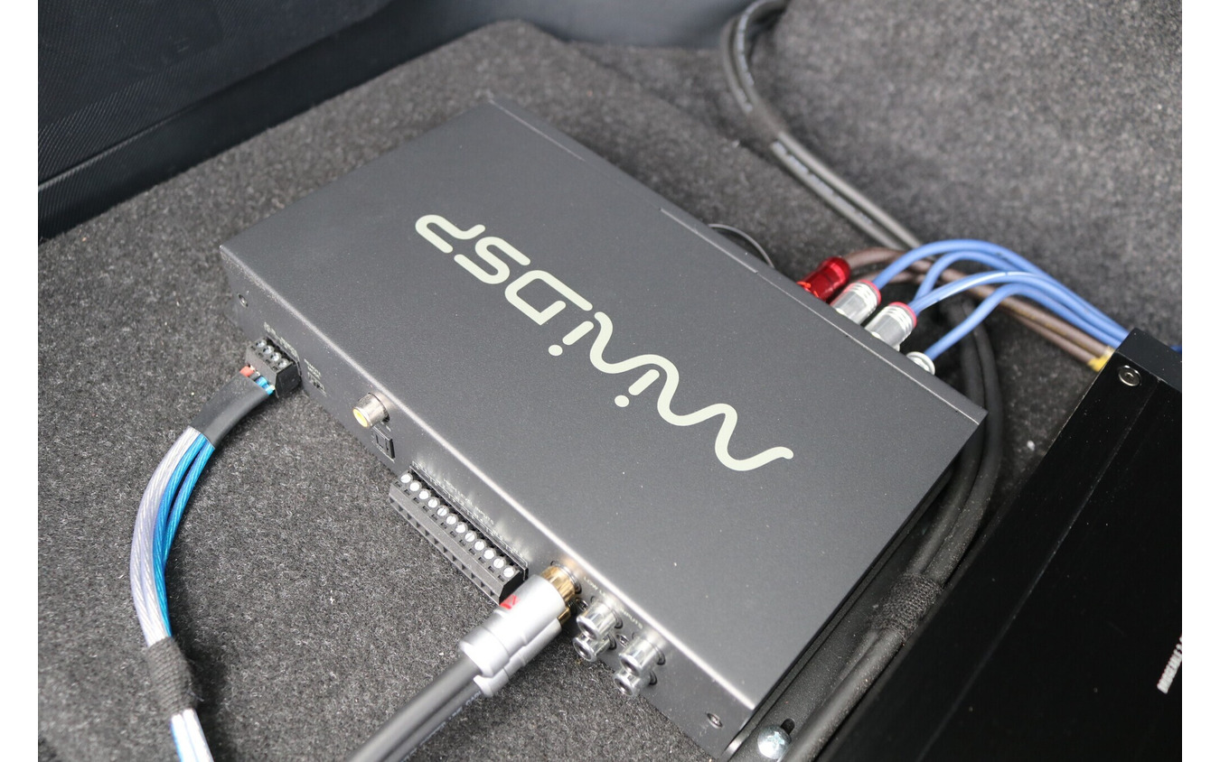 DSPには調整機能、音質、システムアップの自由度などを鑑みてminiDSP 8×12DLをチョイスした。