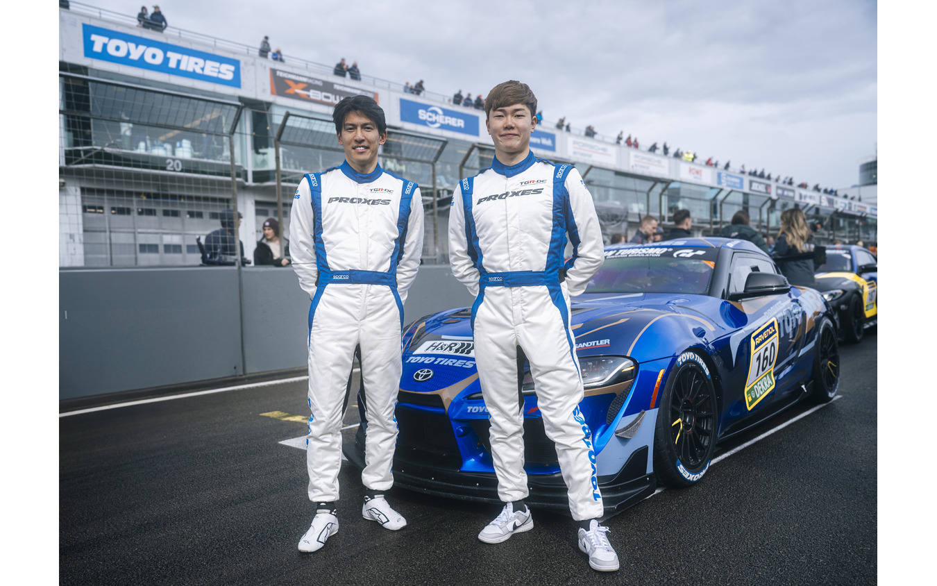 TOYO TIRES with Ring Racing 中山雄一選手(左)小高一斗選手(右)