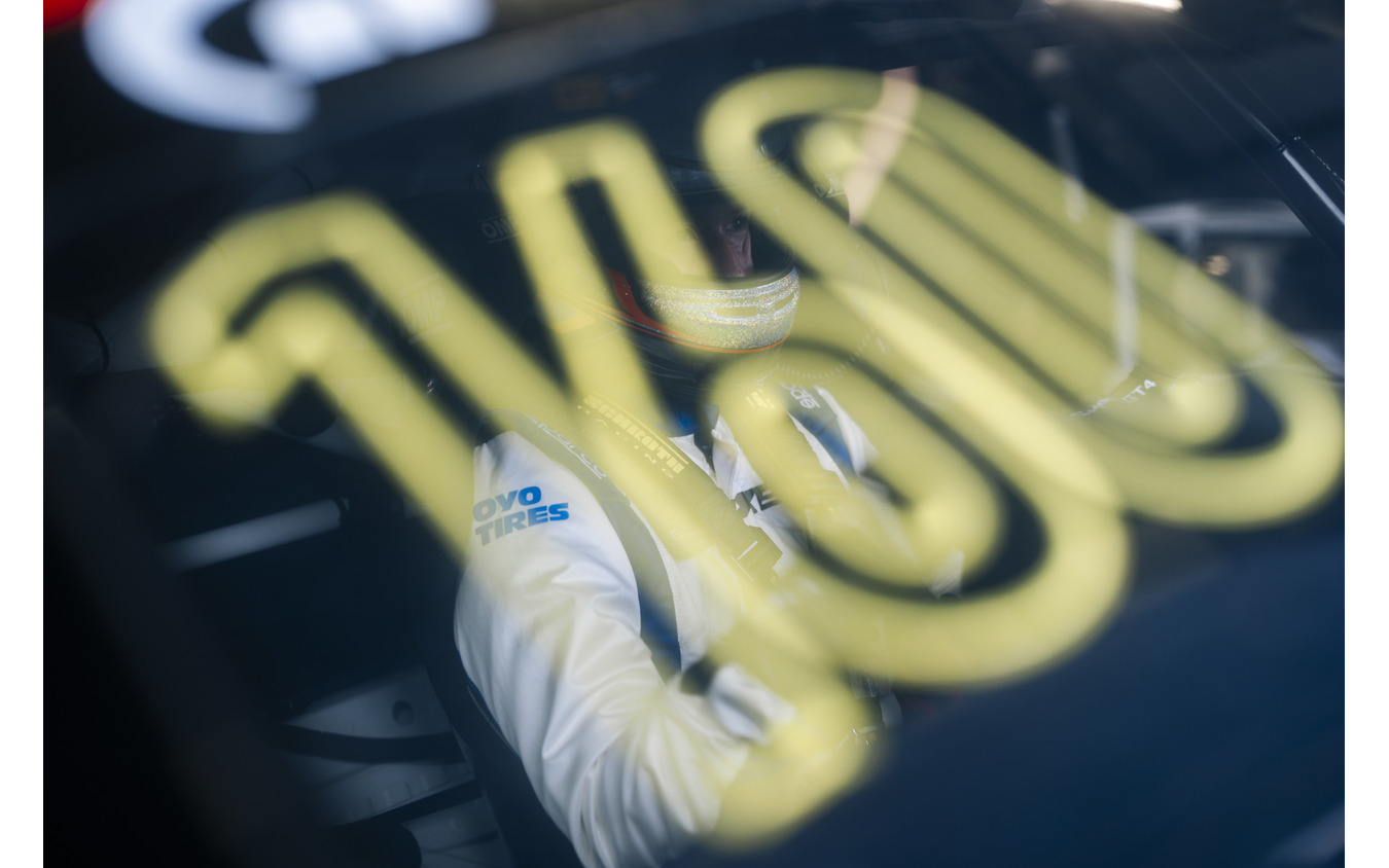 TOYO TIRES with Ring Racing 中山雄一選手