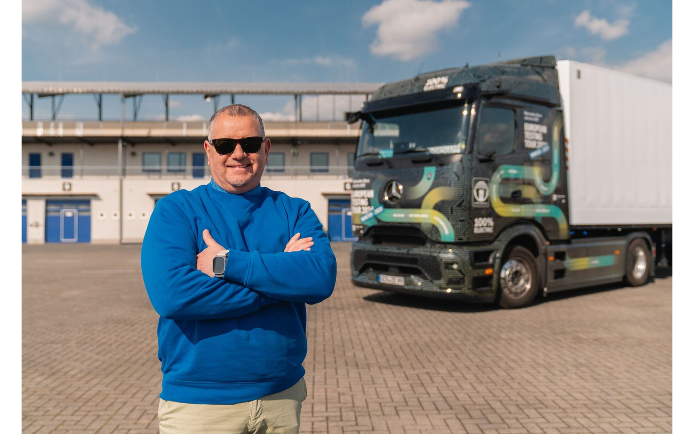 メルセデスベンツ『eActros 600』とドライバーのマルコ・ヘルグレーヴェ氏